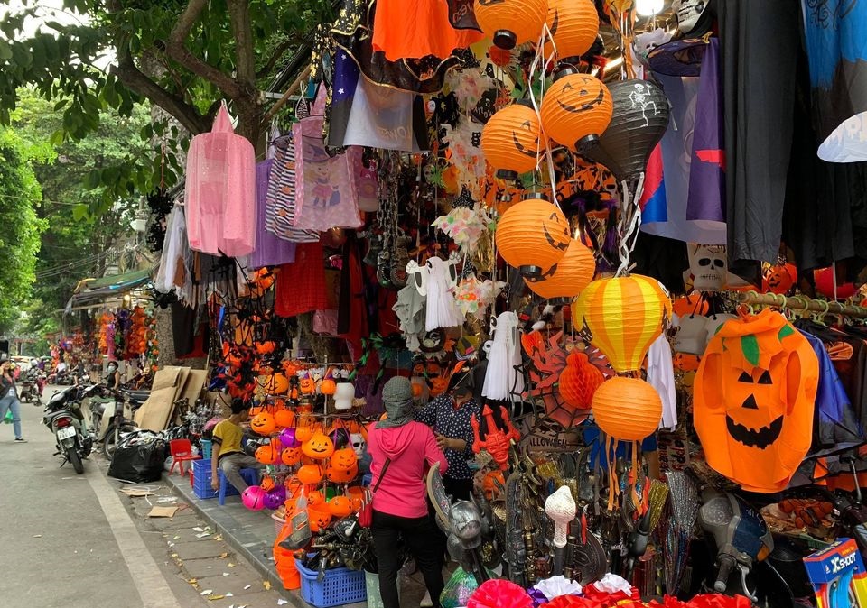 Địa điểm đi chơi Halloween ở Hà Nội. Phố Hàng Mã