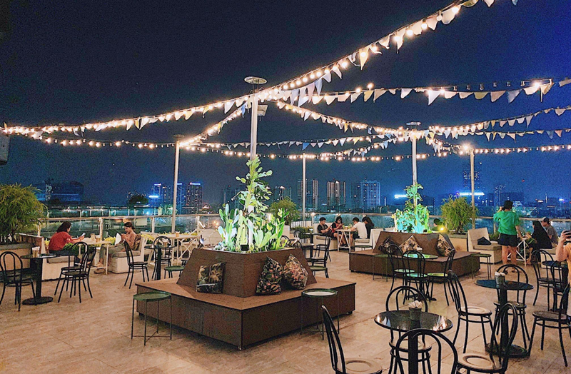 Địa điểm ngắm Hà Nội từ trên cao.Trill Rooftop Cafe